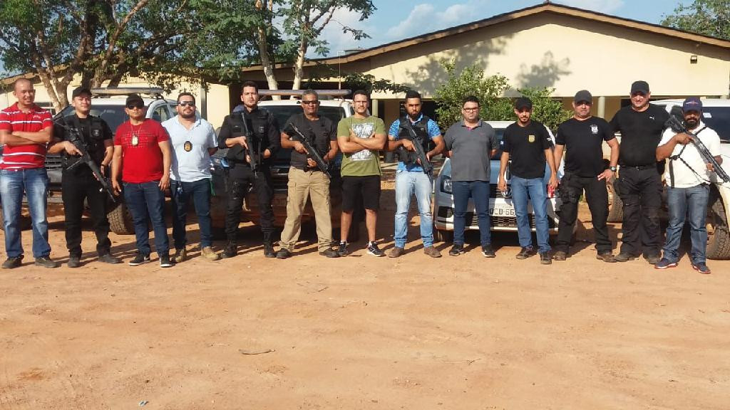 Pistoleiro é preso em festa com amigos em Colniza
