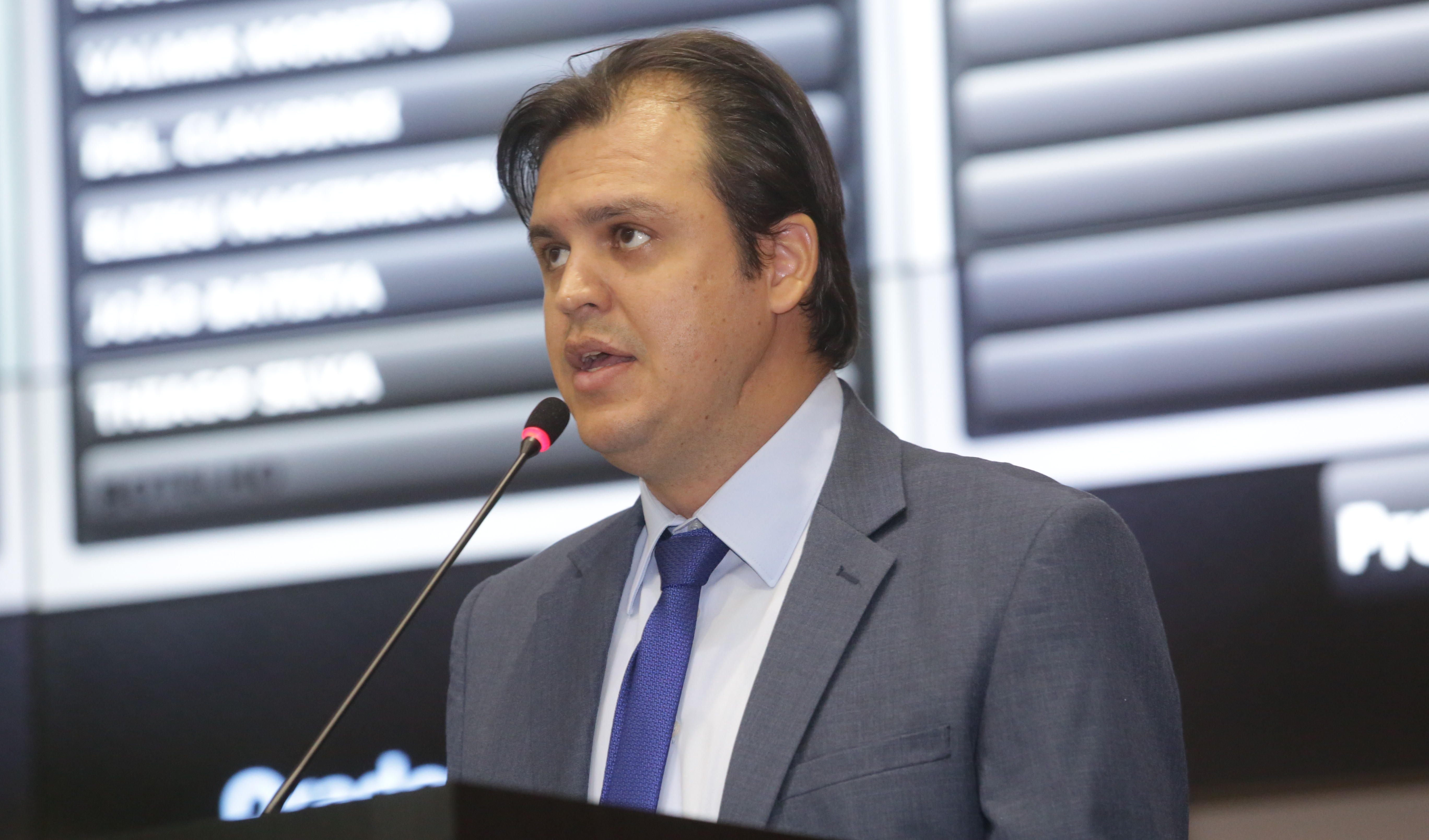 Deputado Thiago apresenta projeto sobre reciclagem de lixo tecnológico