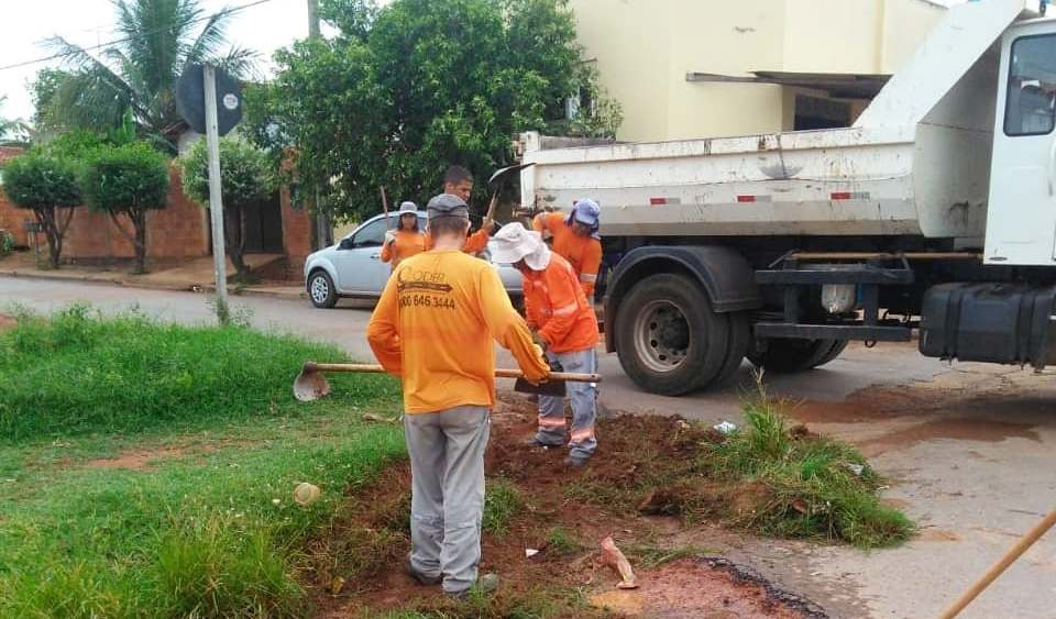 Prefeitura revitaliza asfalto de ruas da Vila Olinda e região