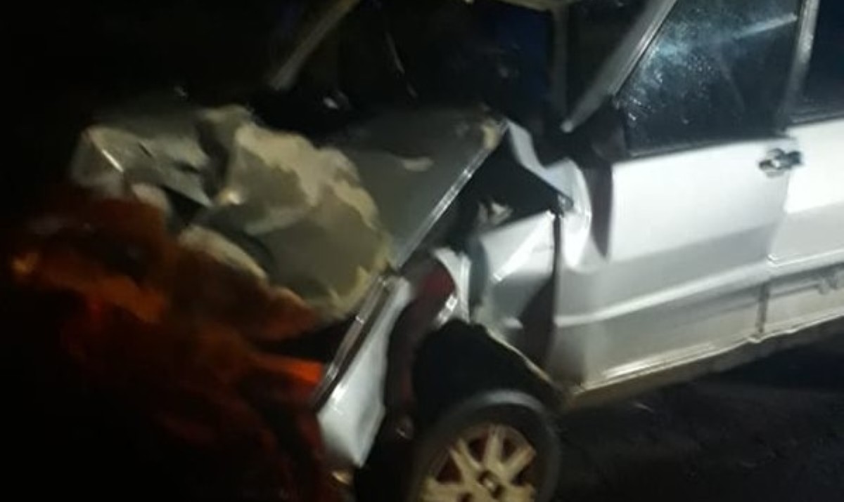 Acidente entre caminhonete e Uno deixa 3 pessoas feridas em Mirassol d’Oeste