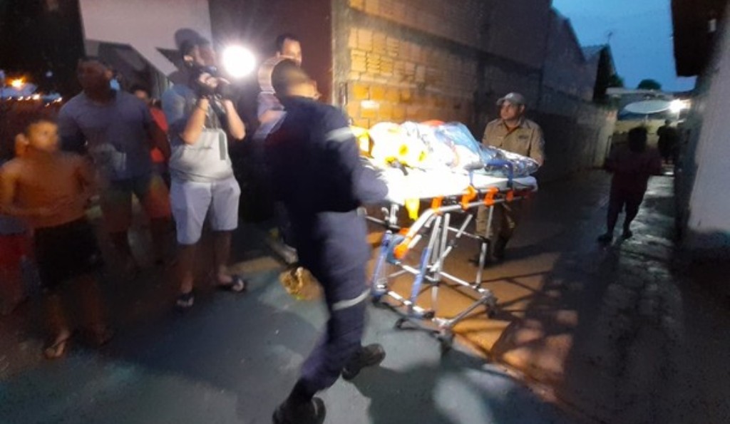 Cerca de 10 pessoas invadem casa e tentam matar morador em Sorriso