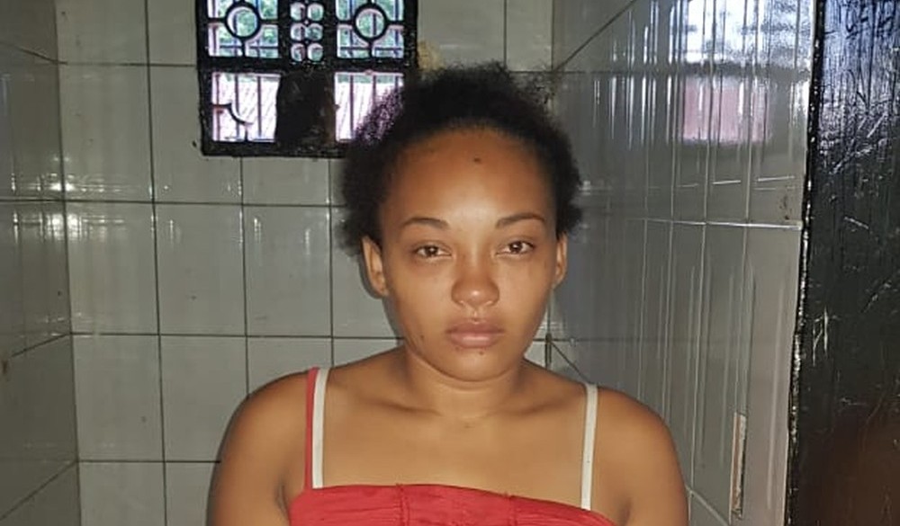 Jovem é presa suspeita de tentar matar mulher em Rosário Oeste e diz que cometeu crime a mando do marido