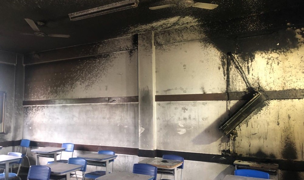Incêndio causado por problema em ar-condicionado atinge sala de escola em Sinop