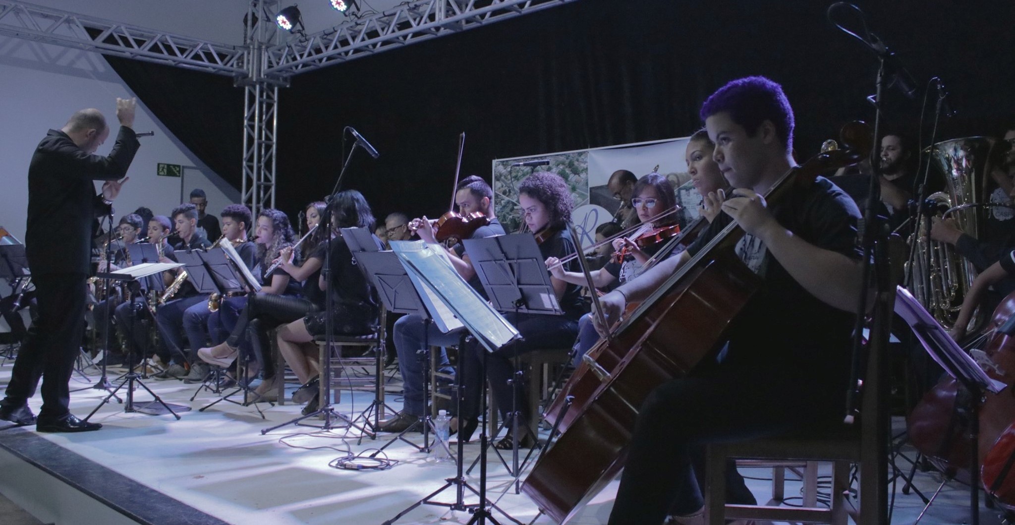 Prefeitura forma novos artistas e apresenta talentos da cidade