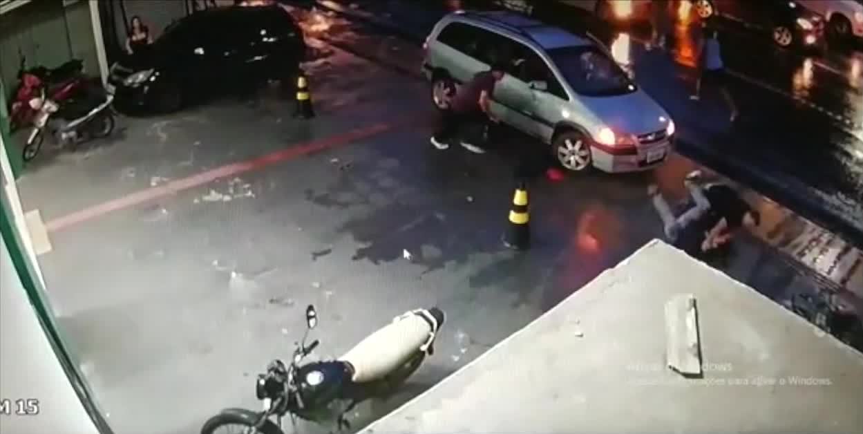 Comerciante e segurança reagem a assalto e ladrão morre com tiro na cabeça em Cuiabá