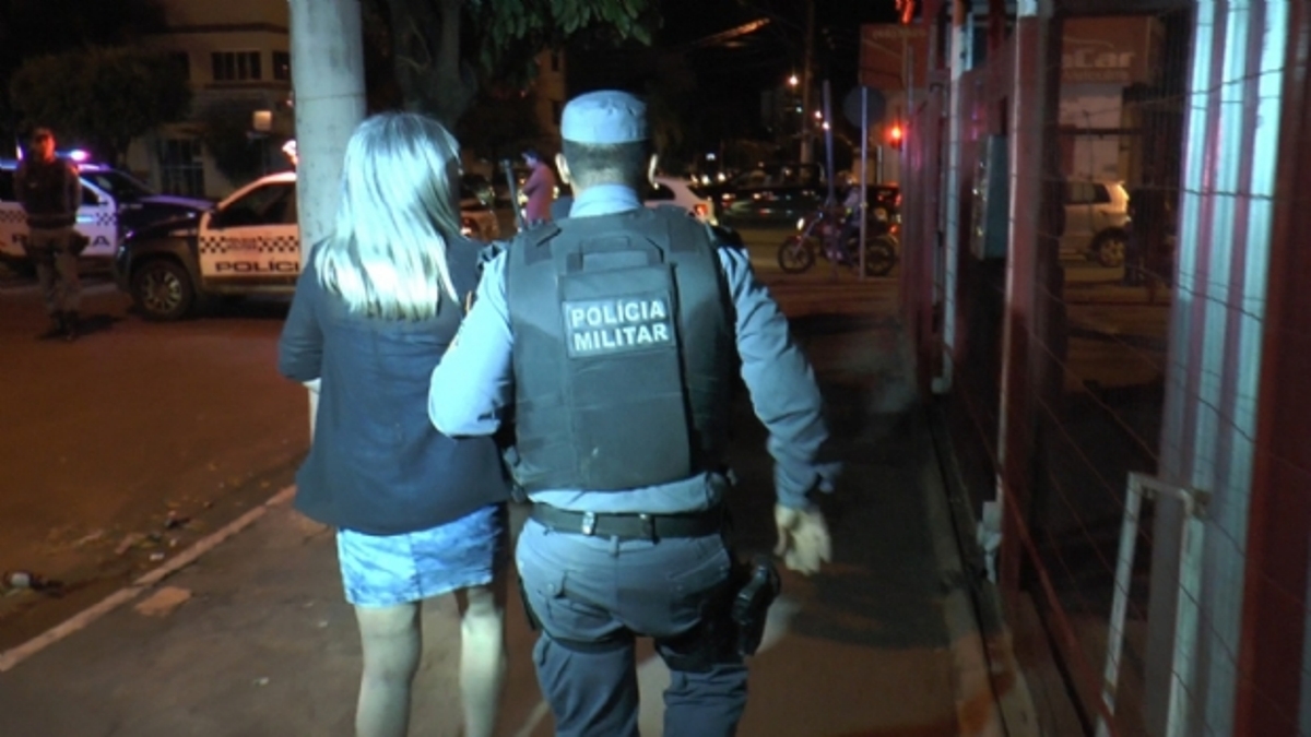 Rondonópolis | Repórter é retirada à força de cobertura por policial militar