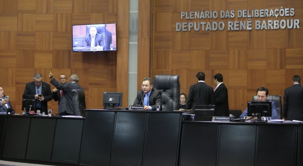Após polêmica, deputados de MT aprovam projeto que prevê reajuste de taxas do Detran