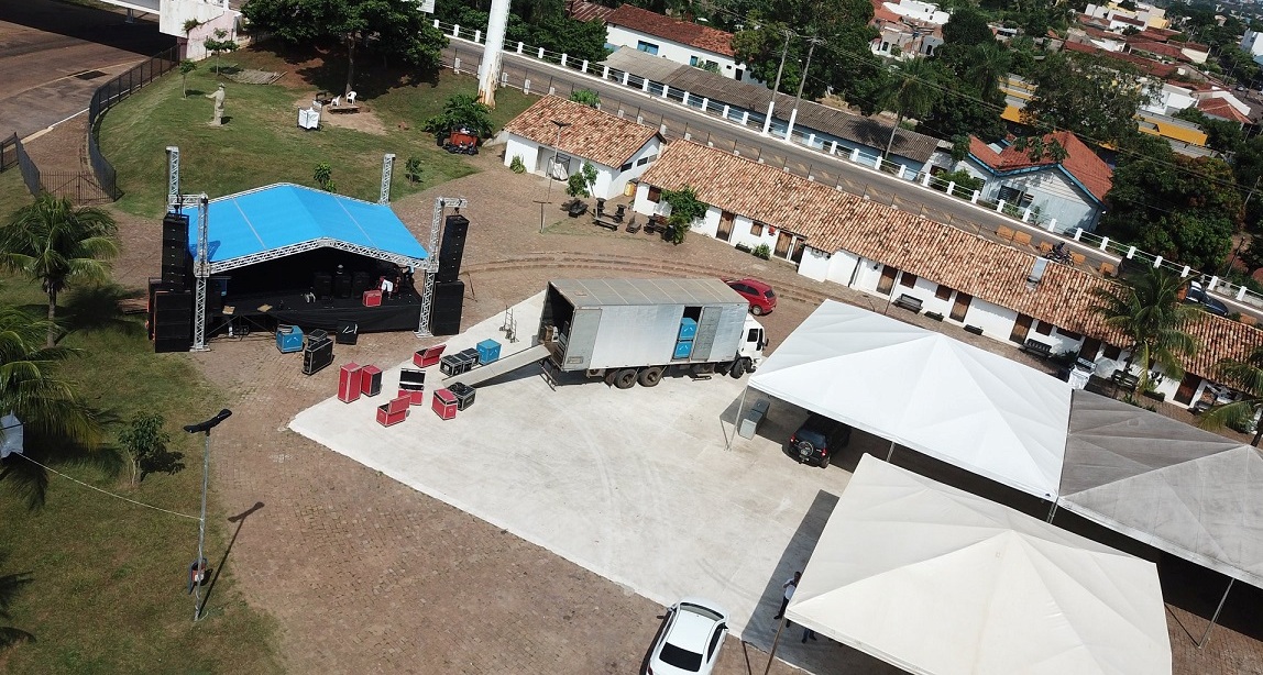 Prefeitura finaliza montagem de estrutura e espera milhares de pessoas no Casario