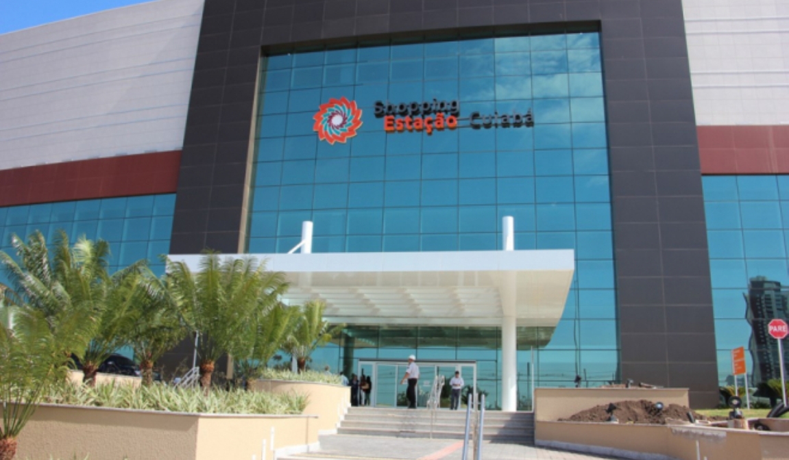 Cuiabá | Falso PRF é preso por tentar beijar assistente do Papai Noel no Shopping Estação