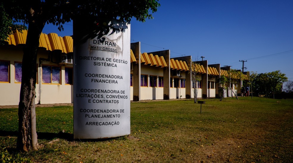 Governo manda projeto para a Assembleia criando 36 novas taxas no Detran-MT e excluindo outras 28