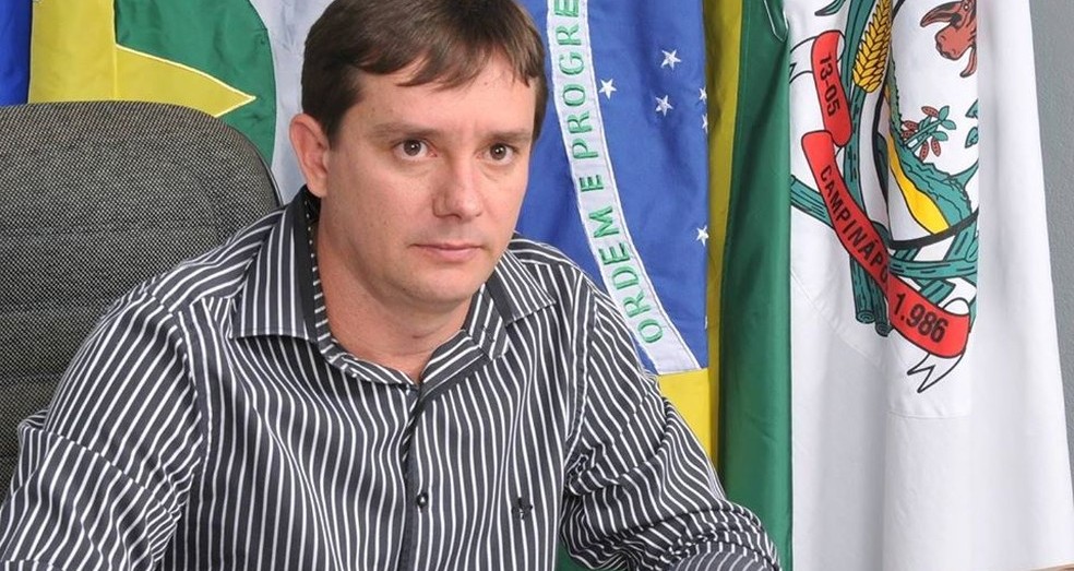 Prefeito exonera três servidores acusados de vender vagas em processo seletivo em MT