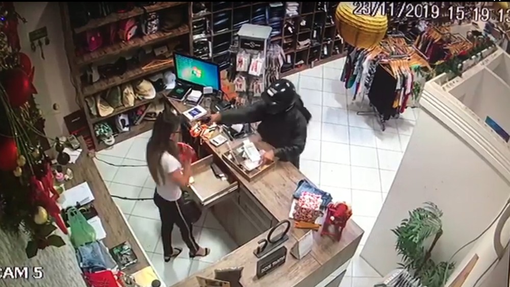 Homem é preso após simular assalto e atirar na cabeça da ex-namorada