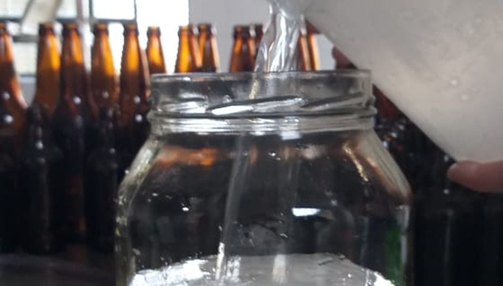 Alunos transformam em álcool em gel restos de vegetais descartados de restaurante do IFMT