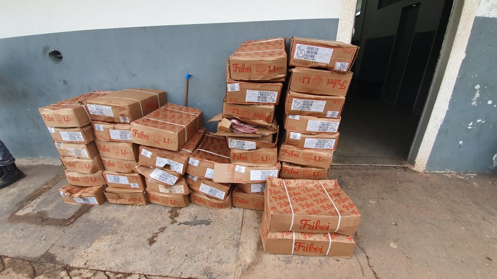 Várzea Grande | Quadrilha sequestra motorista e rouba caminhão com 30 toneladas de carne avaliada em R$370 mil