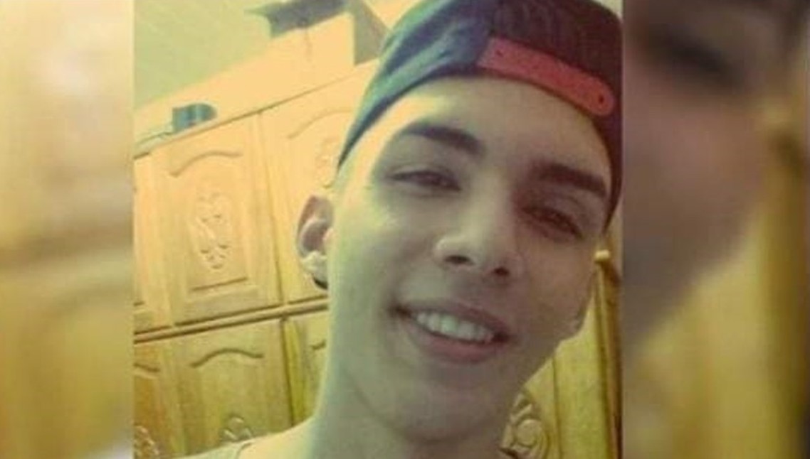 Rondonópolis | Jovem bate moto em canteiro, tem capacete arrancado e morre