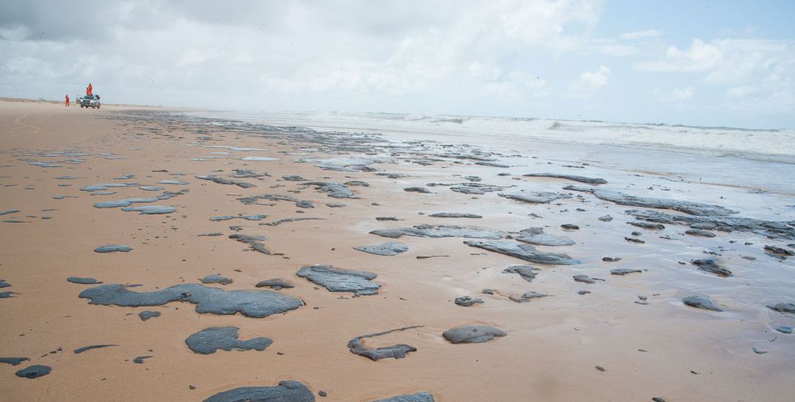 Marinha finaliza limpeza de manchas de óleo no litoral cearense