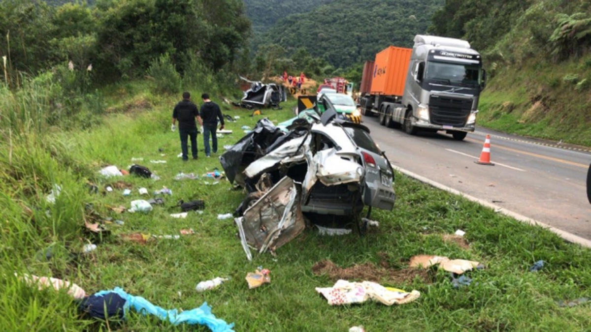 Três pessoas morrem em acidente na BR-277