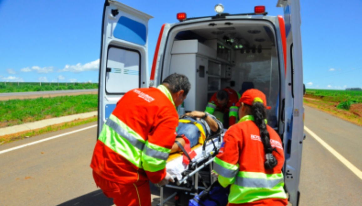 Várzea Grande | Caminhoneiro morre e outro fica ferido em choque de 3 carretas