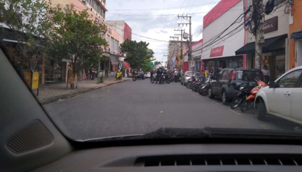Amarelinhos usam escolta policial para apreender motos no Centro de Cuiabá