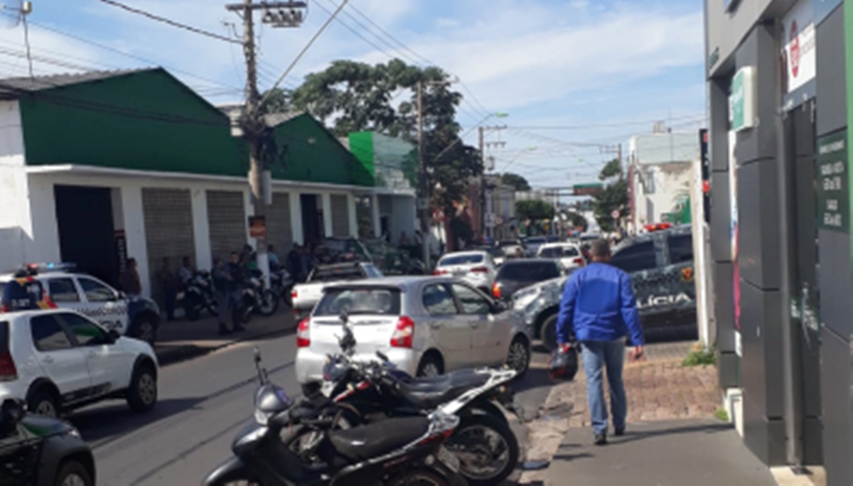 Cuiabá | Armado, policial ameaça se matar dentro de hospital