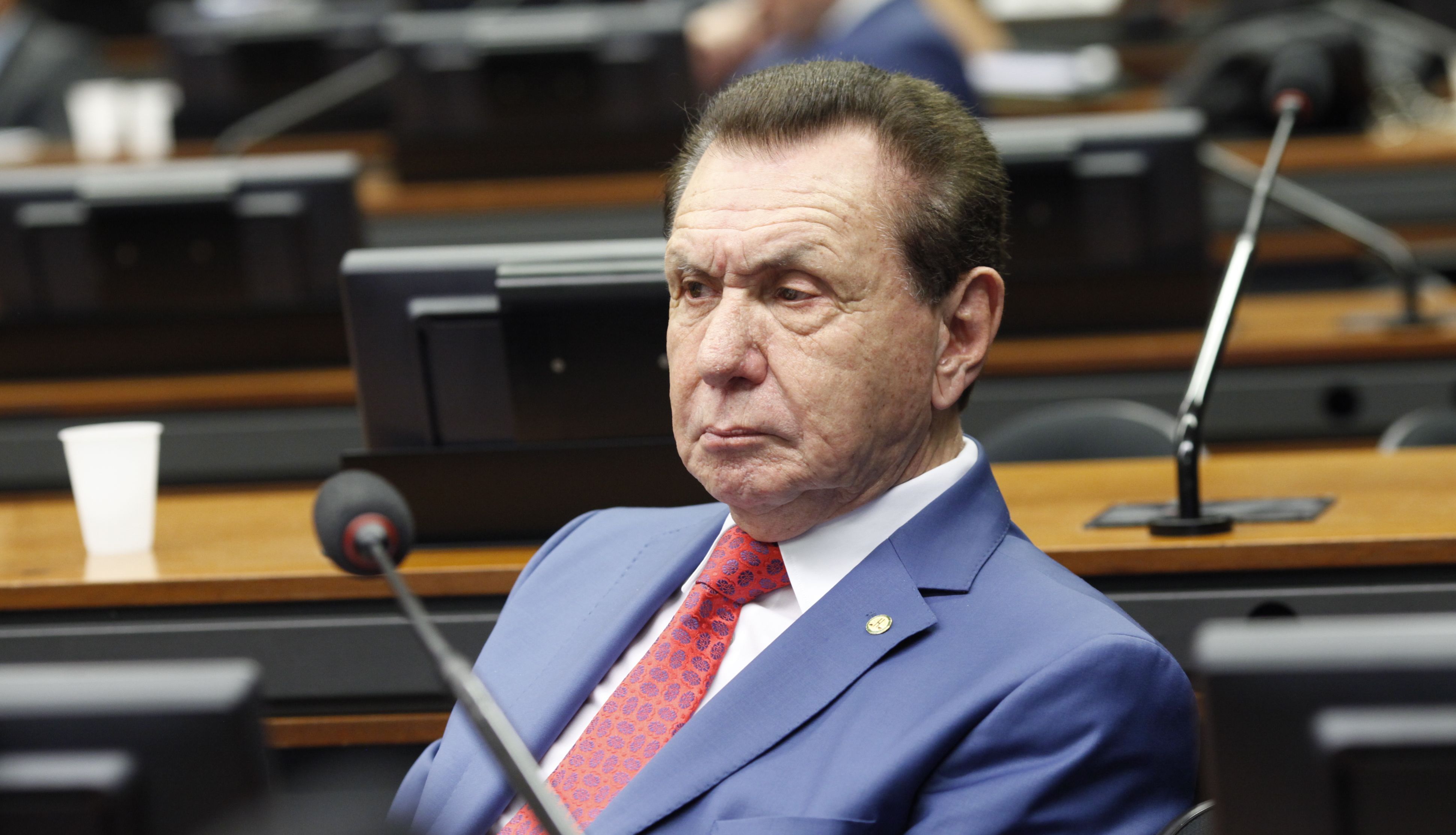 Luciano Hang critica projeto de Carlos Bezerra sobre ‘licença-menstruação’