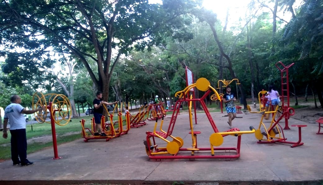 Academias populares promovem a saúde e viram ponto de encontro de famílias rondonopolitanas