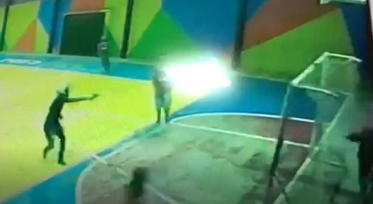 Dupla invade escola, atira e deixa jovens feridos em Fortaleza