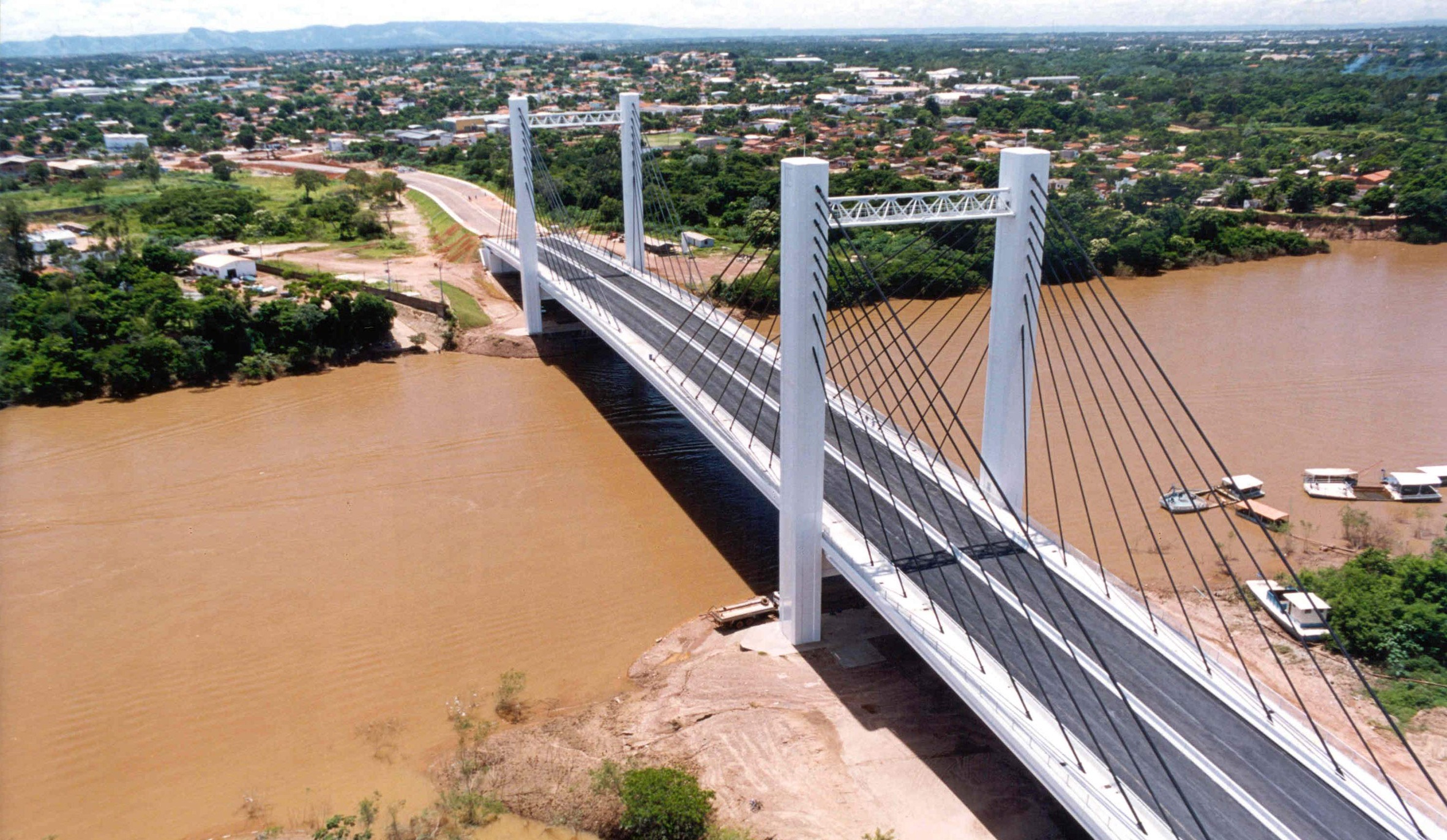 Cuiabá | Mulher pula da ponte Sérgio Motta e é salva por pescador