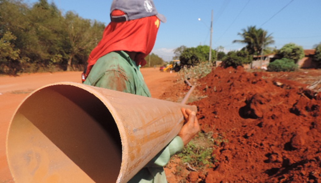 Comunidade do Vetorasso e Verde Teto recebe obra de saneamento