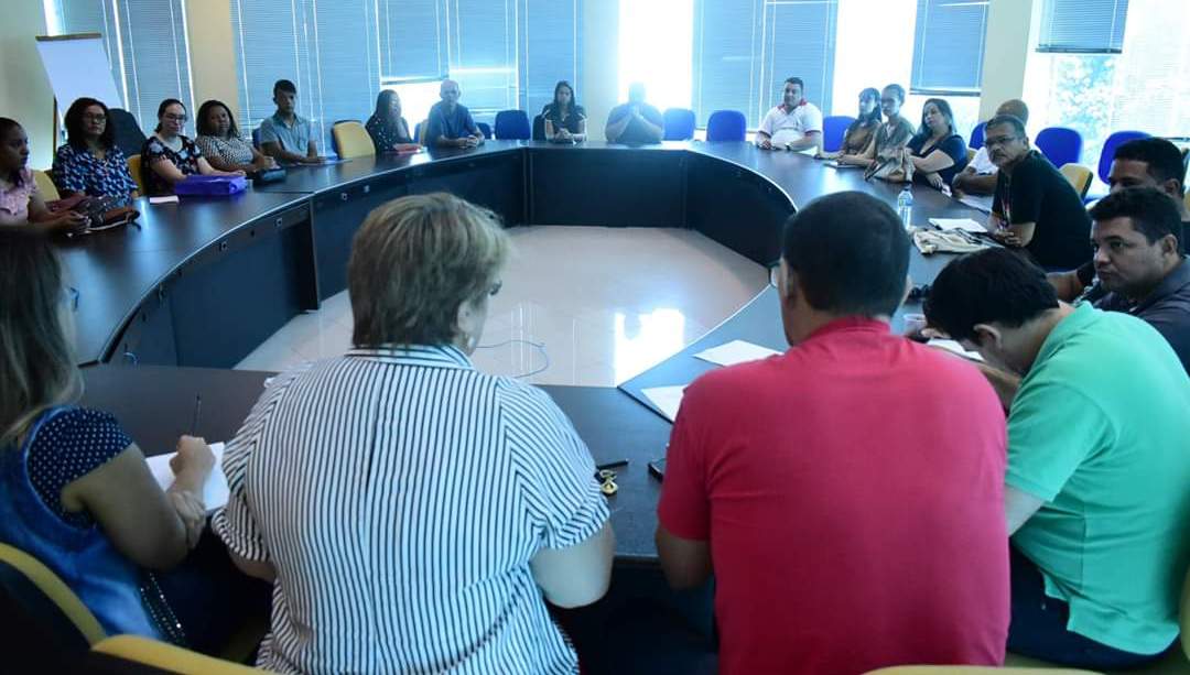 Secretária de Ciências e Tecnologia se reúne com professores contratados para o Cursinho Zumbi dos Palmares