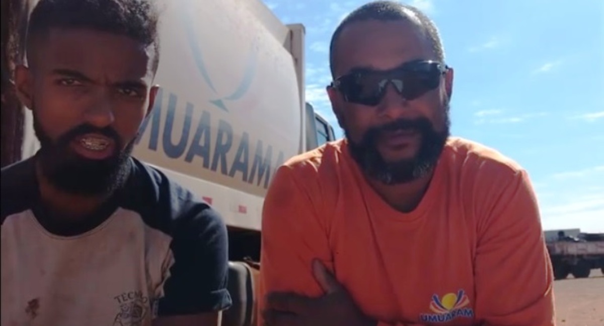 Dupla de garis viraliza na internet com vídeos de dicas bem-humoradas sobre o descarte de lixo