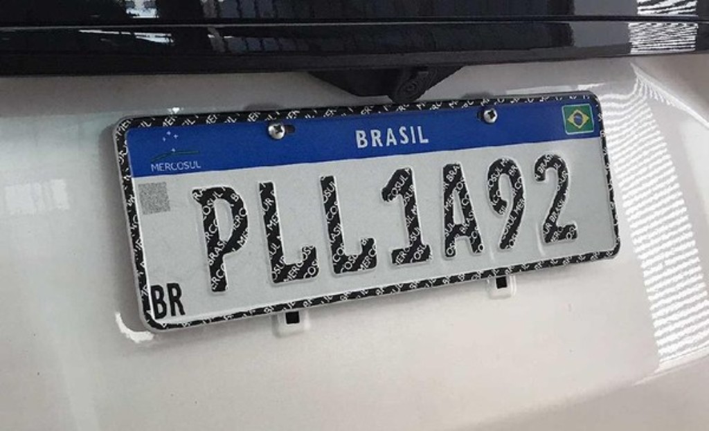 Placas do Mercosul passam a valer no sábado (1°) e preço médio em MT é de R$ 120