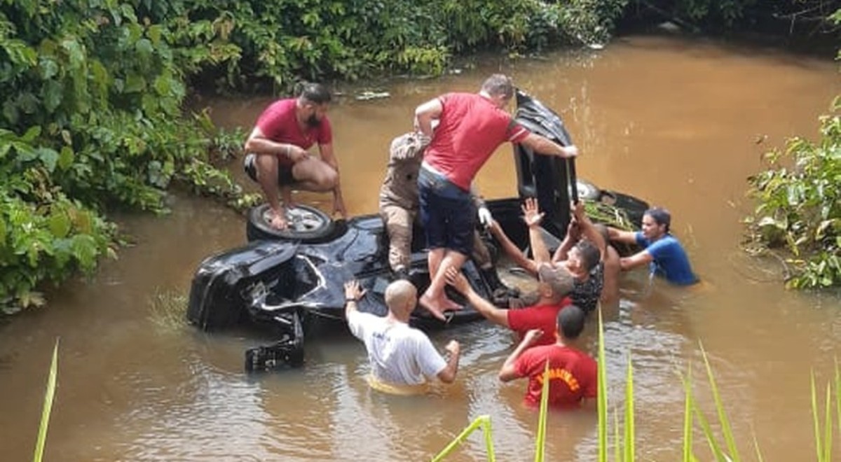 Alta Floresta | Carro cai em rio após motorista perder controle em curva