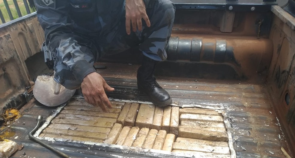 Rondonópolis | Duas mulheres são flagradas com 280 kg de droga em fundo falso de caminhonete