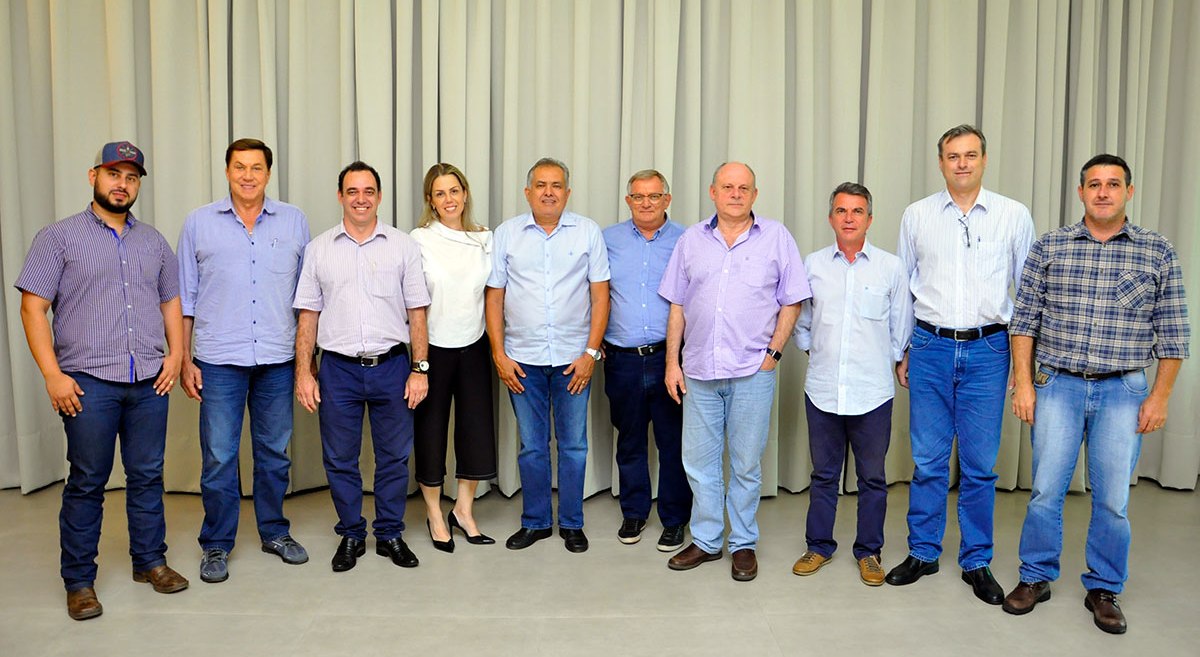 Aprosmat apresenta informações sobre pastagem e tecnologia a pecuaristas