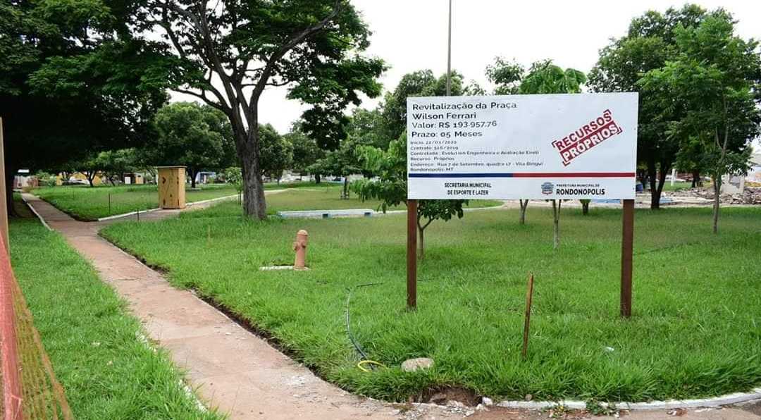 Praça em frente à Santa Casa começa a ser revitalizada