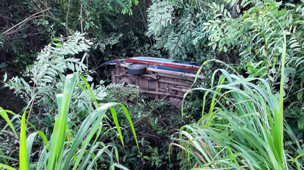 Ambulância tomba em rodovia ao transportar paciente para hospital