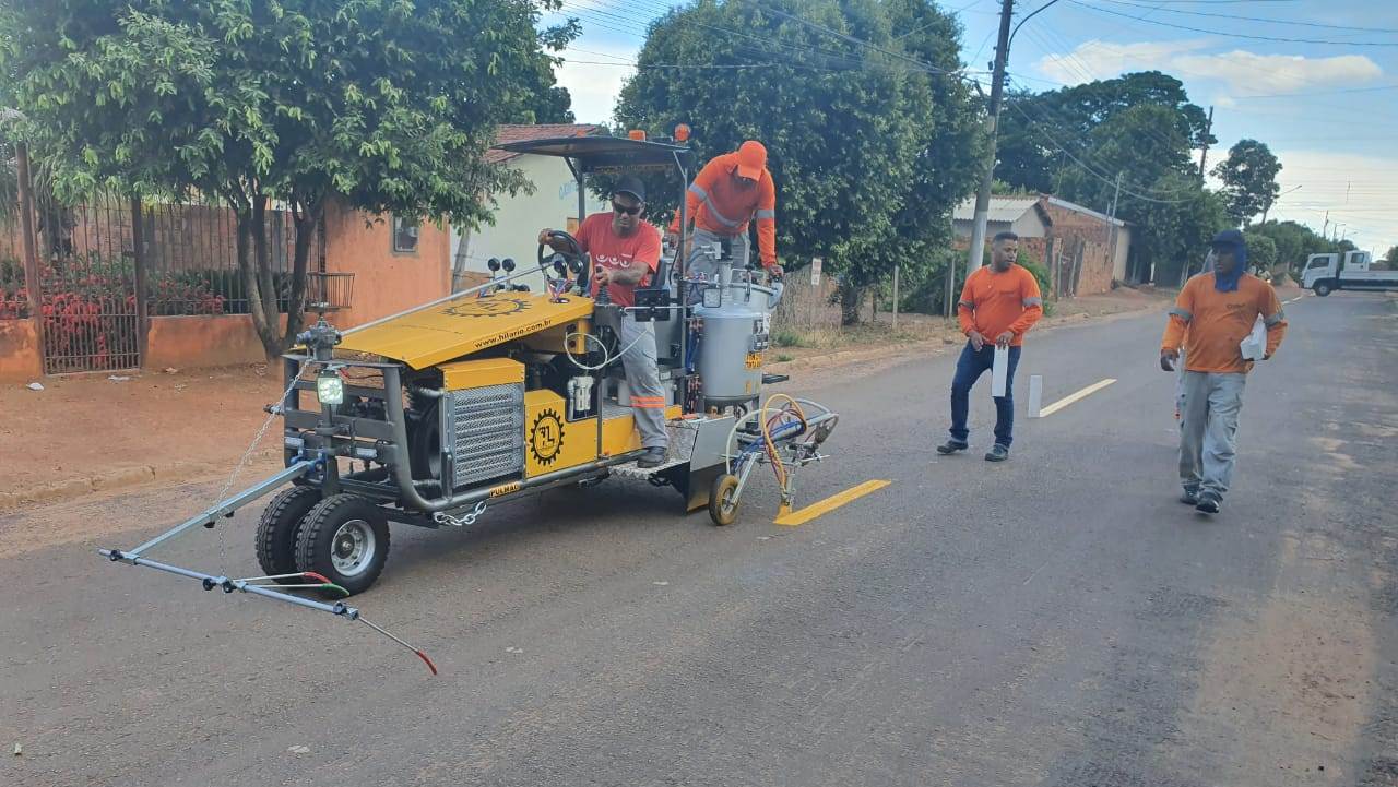 Setrat dá início aos trabalhos de sinalização horizontal e vertical na Vila Operária