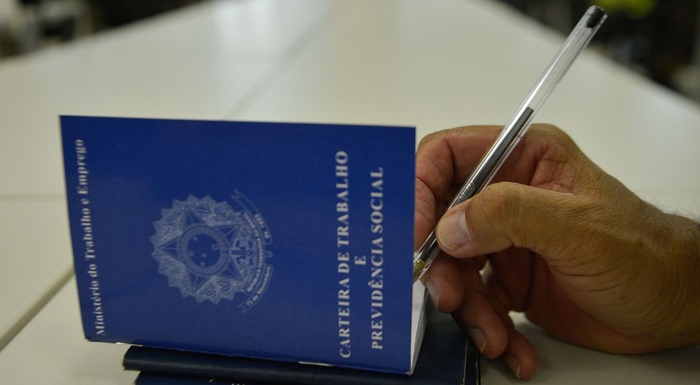 Governo libera suspensão de contratos e redução de até 70% dos salários