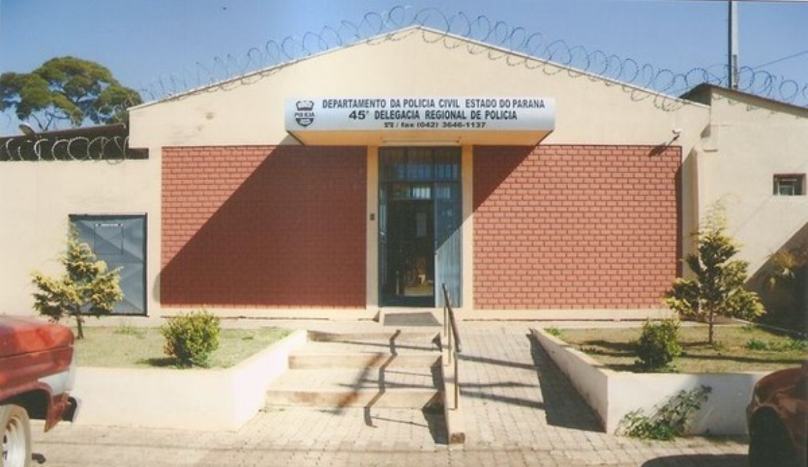 Advogado é preso após dirigir embriagado, tentar fugir só de cueca e morder policial, diz PM