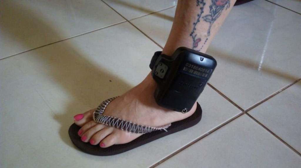 Garota de programa que cumpre pena por roubo foge durante trabalho