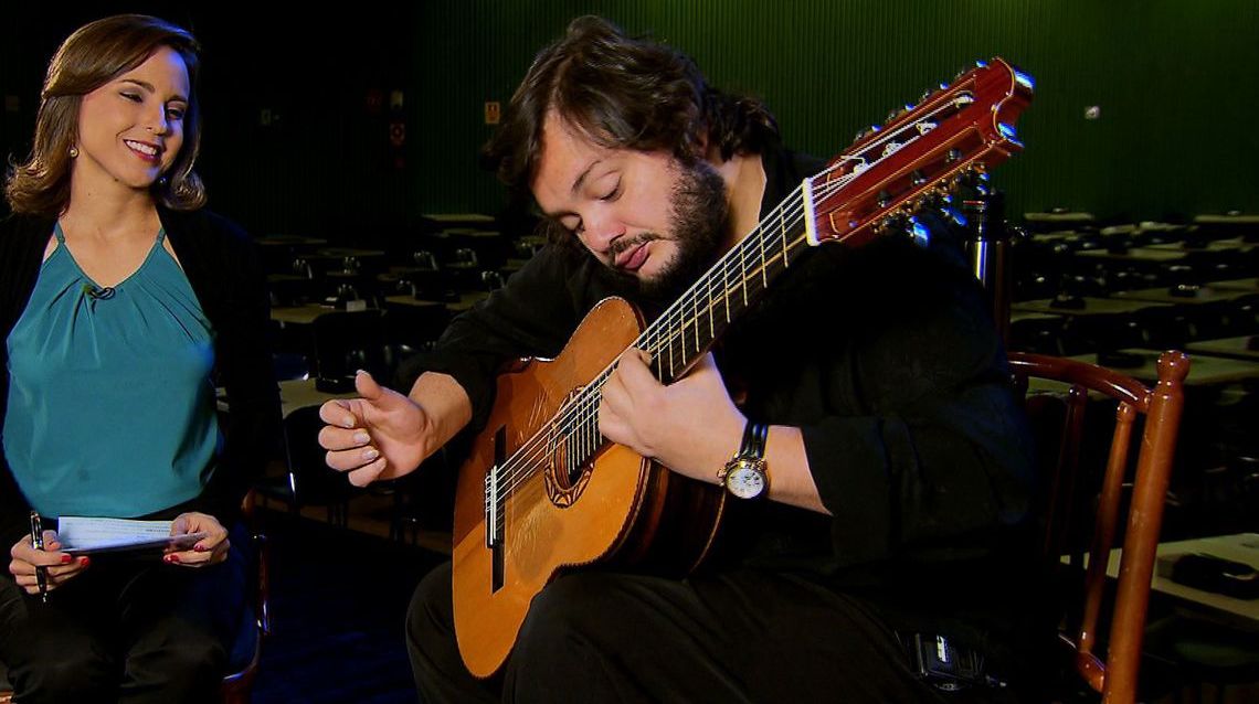 Música é remédio, diz violonista Yamandu Costa