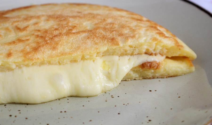 Pão de queijo na frigideira pronto em 5 minutos
