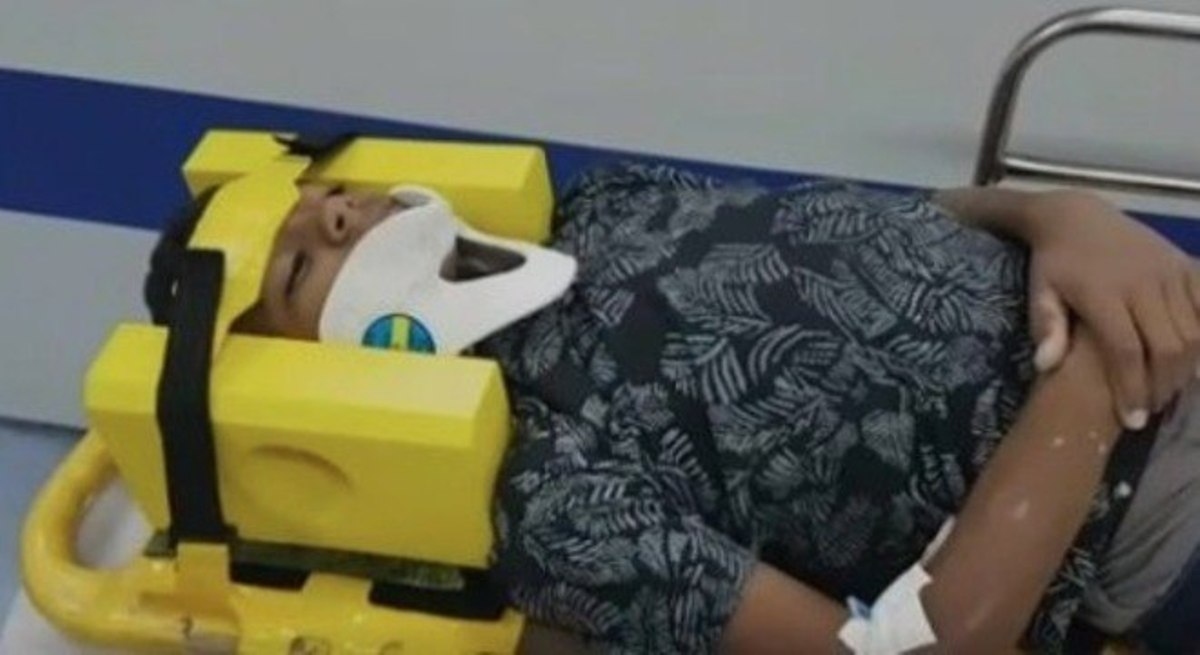 Menino é socorrido após ser vítima de “desafio da rasteira” em SP