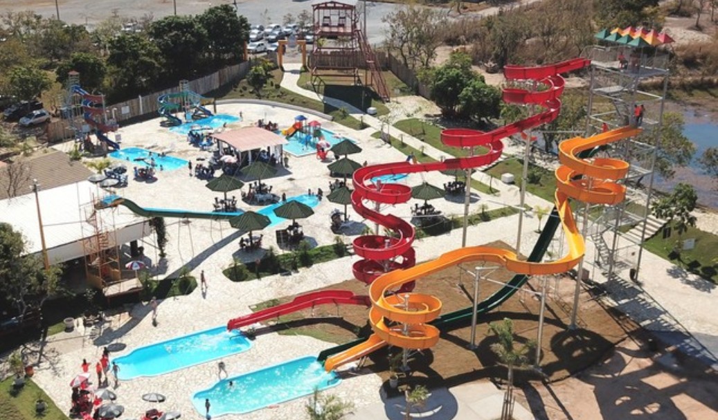 Piscina com ondas e tobogã de parque aquático em MT são interditados pela Sema por falta de licença