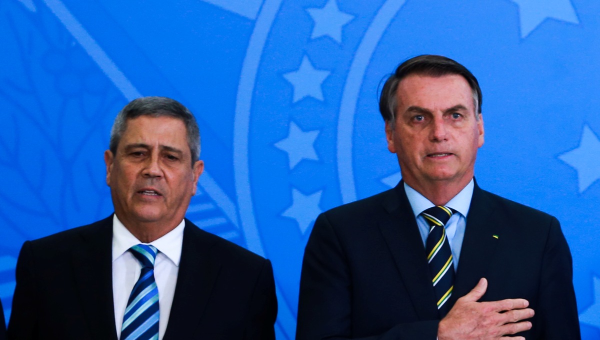 Bolsonaro coloca general para comandar gabinete de crise contra coronavírus