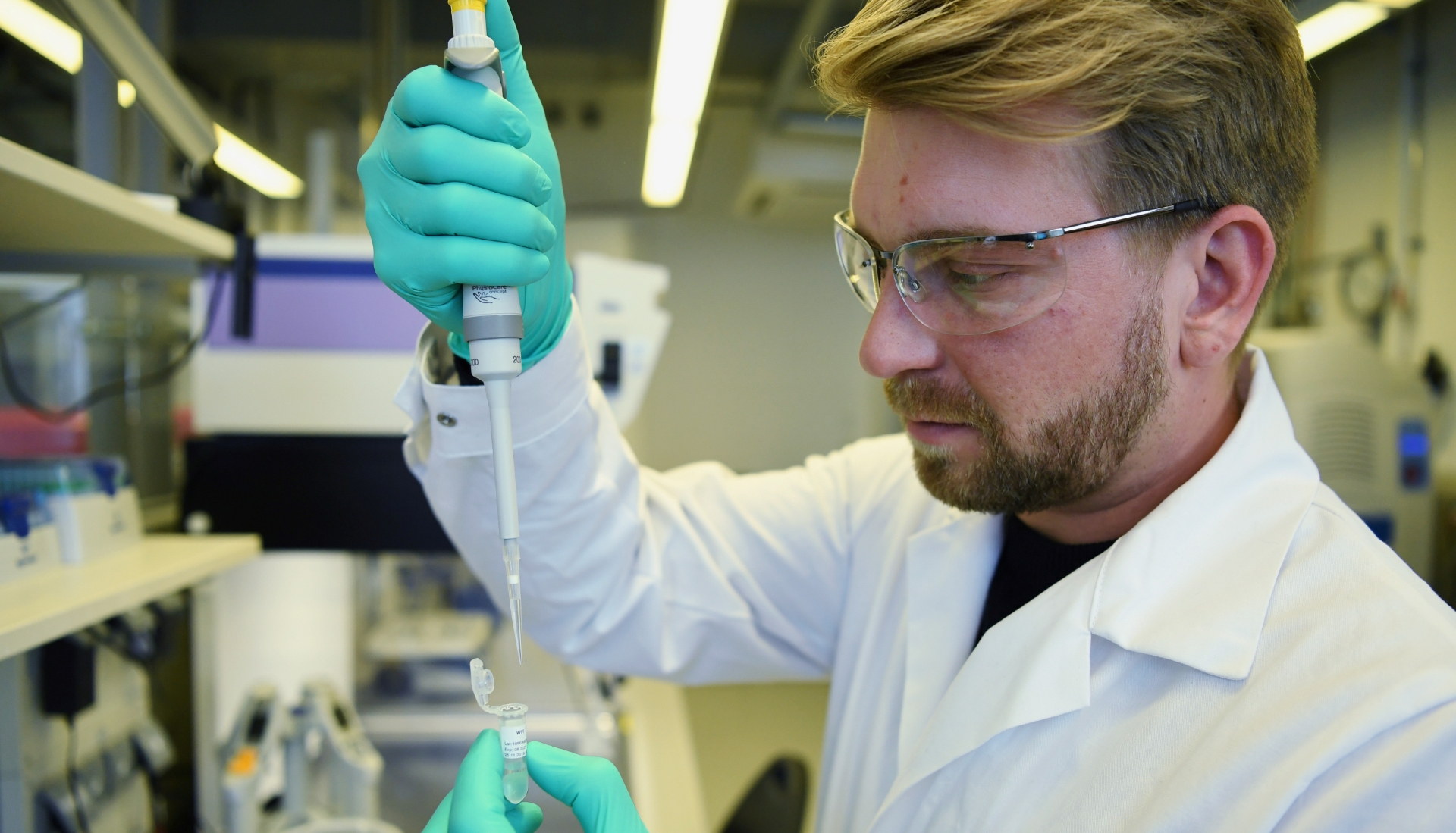 Vacina contra o novo coronavírus começa a ser testada em humanos