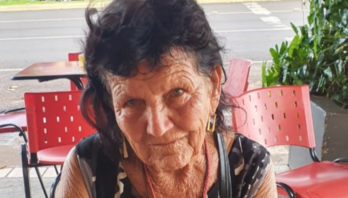 Solitária, aposentada de Costa Rica tenta reencontrar o filho que foi levado pelo pai há 50 anos para Rondonópolis