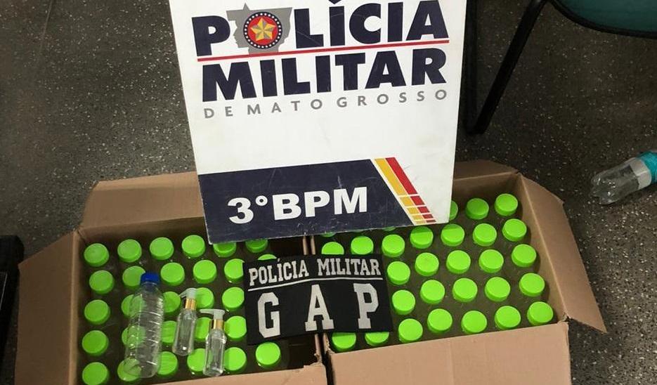 PM prende dupla vendendo álcool gel falso em bairro de Cuiabá