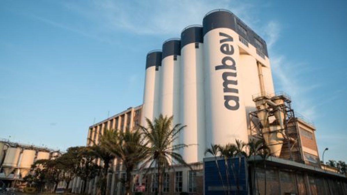 Ambev produzirá 500 mil unidades de álcool em gel para doar a hospitais públicos